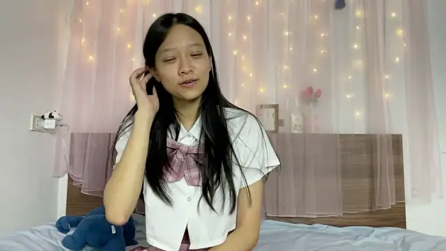 shy_pink_doll webcam