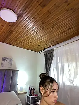 Victoria_Hils webcam