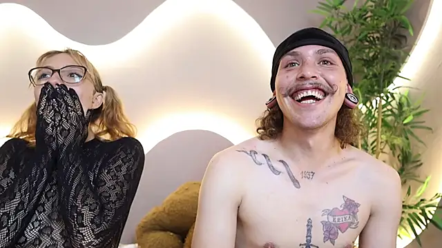 Sophi_and_Dereck webcam