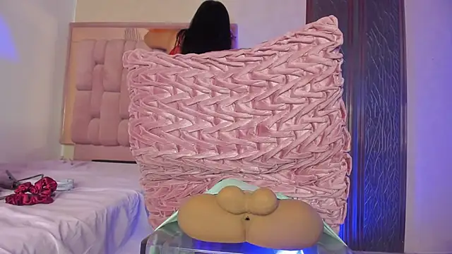 swt-booty live cam on StripChat