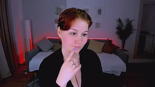 MiaLacrice webcam
