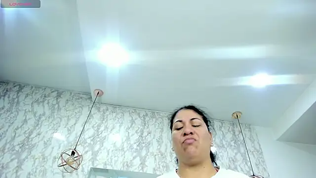 MiaPeach_ webcam