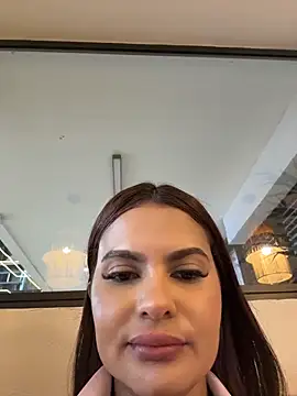 Irina_Velvett live cam on StripChat