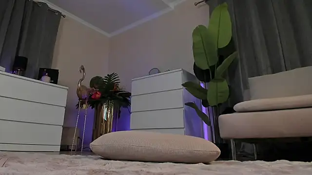 Tinydoll_XO live cam on StripChat