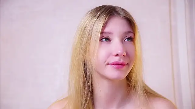 Watch SunnivaCovil live on EroticFlix - High definition streams