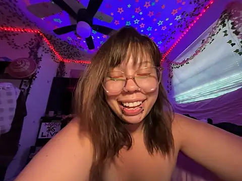 moan4mona live cam on StripChat