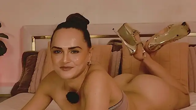 Watch SiennaRosse live on EroticFlix - High definition streams