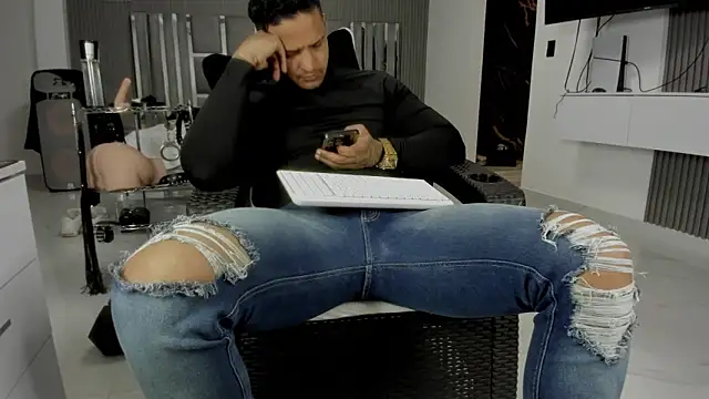 master_leather webcam