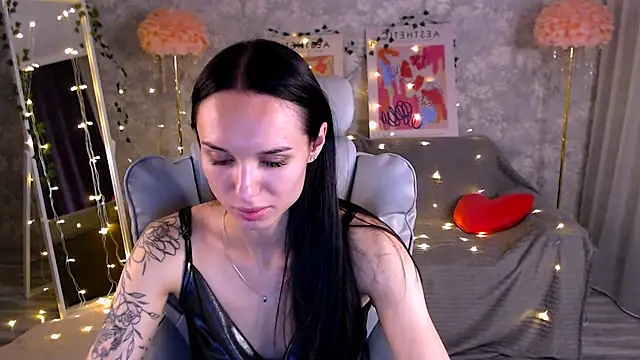 NicoleMerz webcam