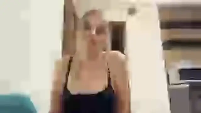 YelledBlink live cam room