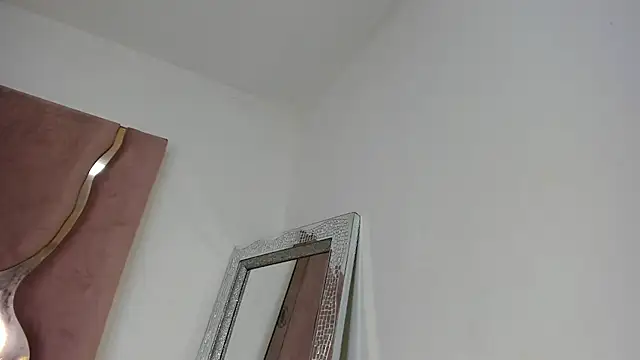 MilaDivine webcam