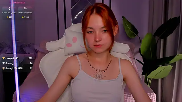Watch New_Web_Girl live on EroticFlix - High definition streams