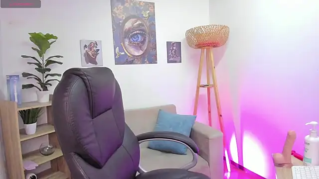 NaomiSaenz_ webcam