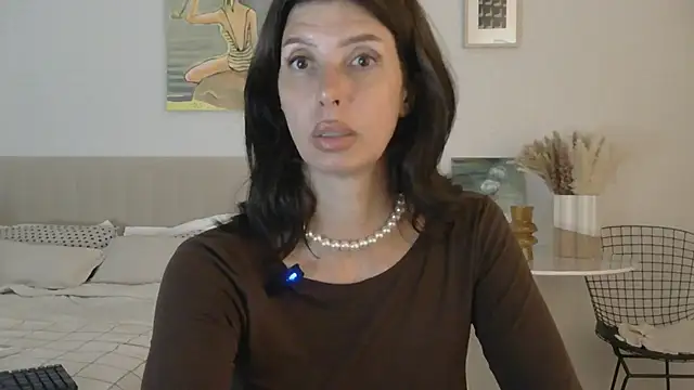 WhiteQueen888 webcam