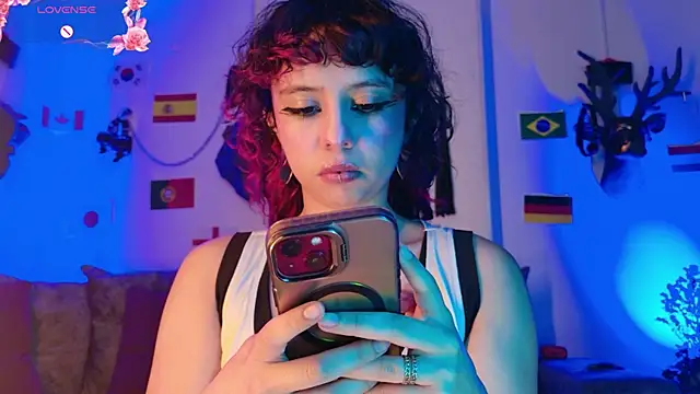 Sweet_Chaos live cam on StripChat