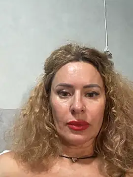tania201243 (F mature) - Topless 💋роздягнутись