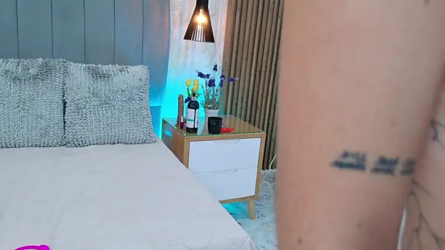 LindaLove__ webcam