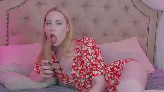 Lola_Gilbert webcam