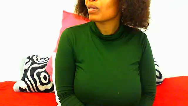 NAUGHTIECURVY webcam