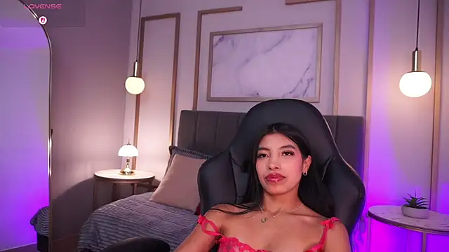 Watch Tiffany_Low live on EroticFlix - High definition streams