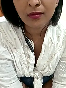 Queen_Kushi4 live cam on StripChat
