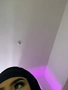 Watch Yasmin_cute live on EroticFlix - High definition streams