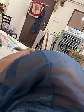Watch cute_girl_99 live on EroticFlix - High definition streams