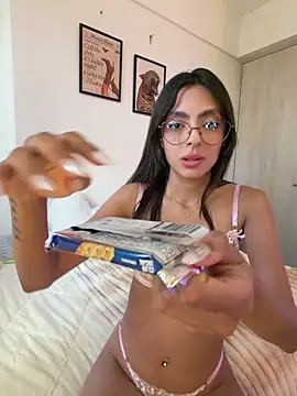 zaraluuv - ZaraLuuv's free webcam - UK Sex Cams