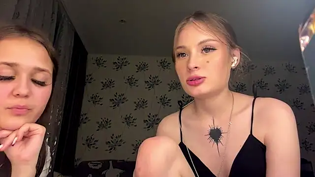Bestsweetybb's cam show statistics and live stream