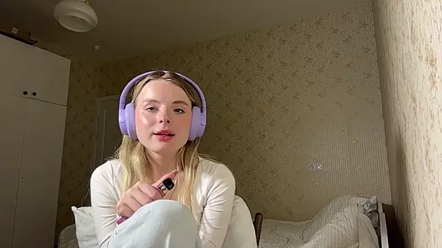 Watch TeodoraBinney live on EroticFlix - High definition streams