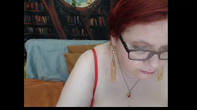 PlayfullMature webcam
