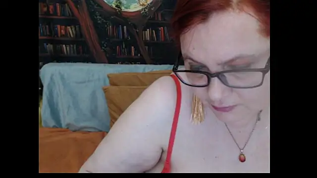 PlayfullMature webcam