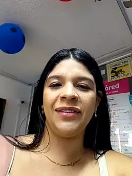 Layla-daring webcam