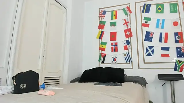 Watch emily_gaviria1 live on EroticFlix - High definition streams