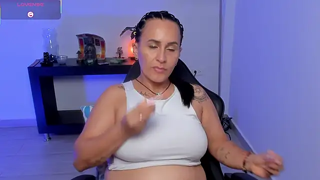 Sara_Charmy webcam