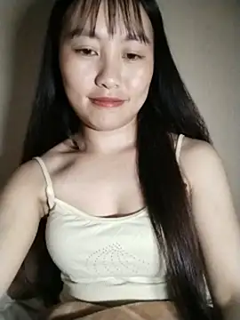 Cherry-squirtt live cam on StripChat