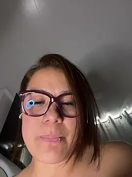 Watch Pretty__Milf live on EroticFlix - High definition streams
