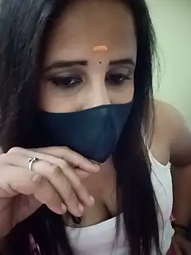 Tamil_Rani- live cam on StripChat