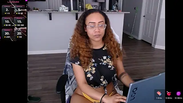 Watch ReeseZen live on EroticFlix - High definition streams