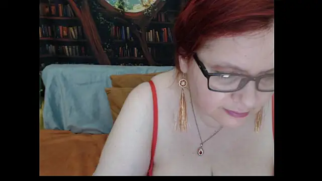 PlayfullMature webcam