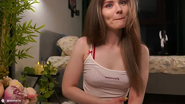 loradevon (F young) - continue masturbating in the doggy style