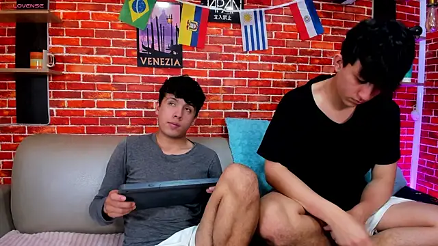 Hoot_boyss_ webcam
