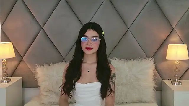 Watch OliviaDiaz live on EroticFlix - High definition streams