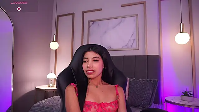 Tiffany_Low webcam