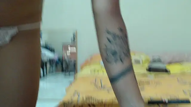 AlinaWoolf_ webcam