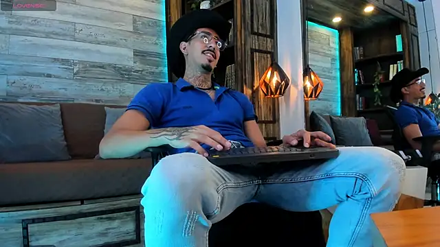 Donovan_Desmond webcam