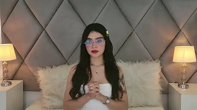 Watch OliviaDiaz live on EroticFlix - High definition streams