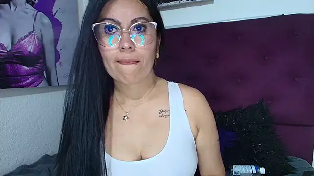 Watch Tania_mature live on EroticFlix - High definition streams