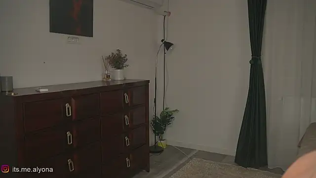 Alyonaqueen_ webcam