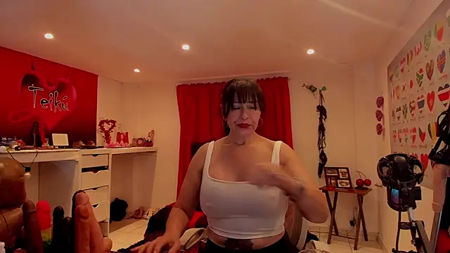 Sarah_teiku live cam on StripChat